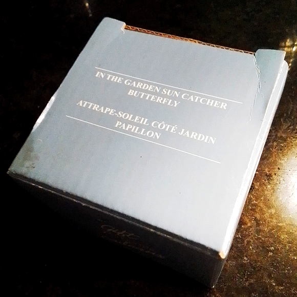 Avon "In The Garden" Suncatcher (Flower and Butterfly) - Picture 6 of 7